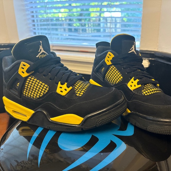 Jordan 4 Retro Yellow Thunder - Picture 1 of 3